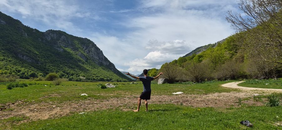 Posture d'ouverture face à la vallée